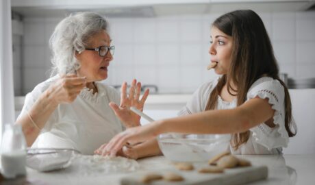 abuelas que cuidan nietos a diario